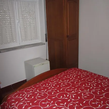 D. Antonia بينيش